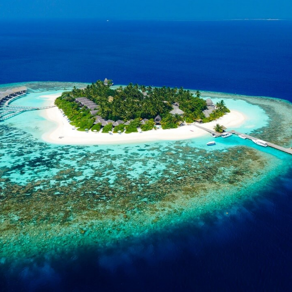 travel between islands in maldives