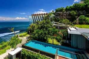 Resorts sur les falaises en Indonésie