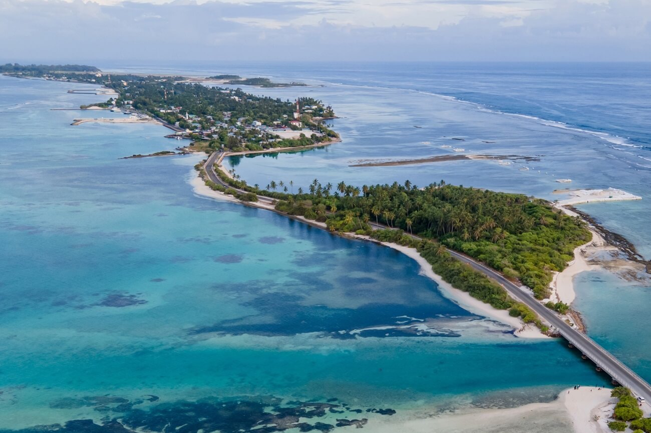 L'île de Hithadhoo aux Maldives