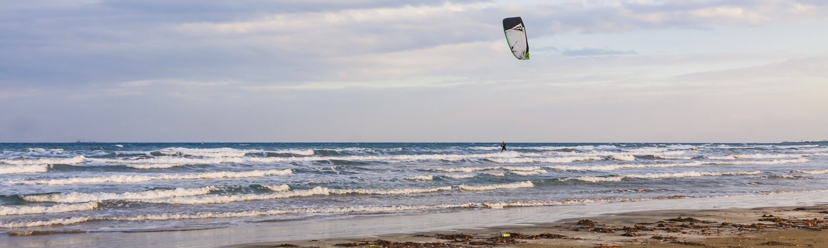Kitesurfing in Larnaca: the best schools, spots and everything for kiters in Cyprus