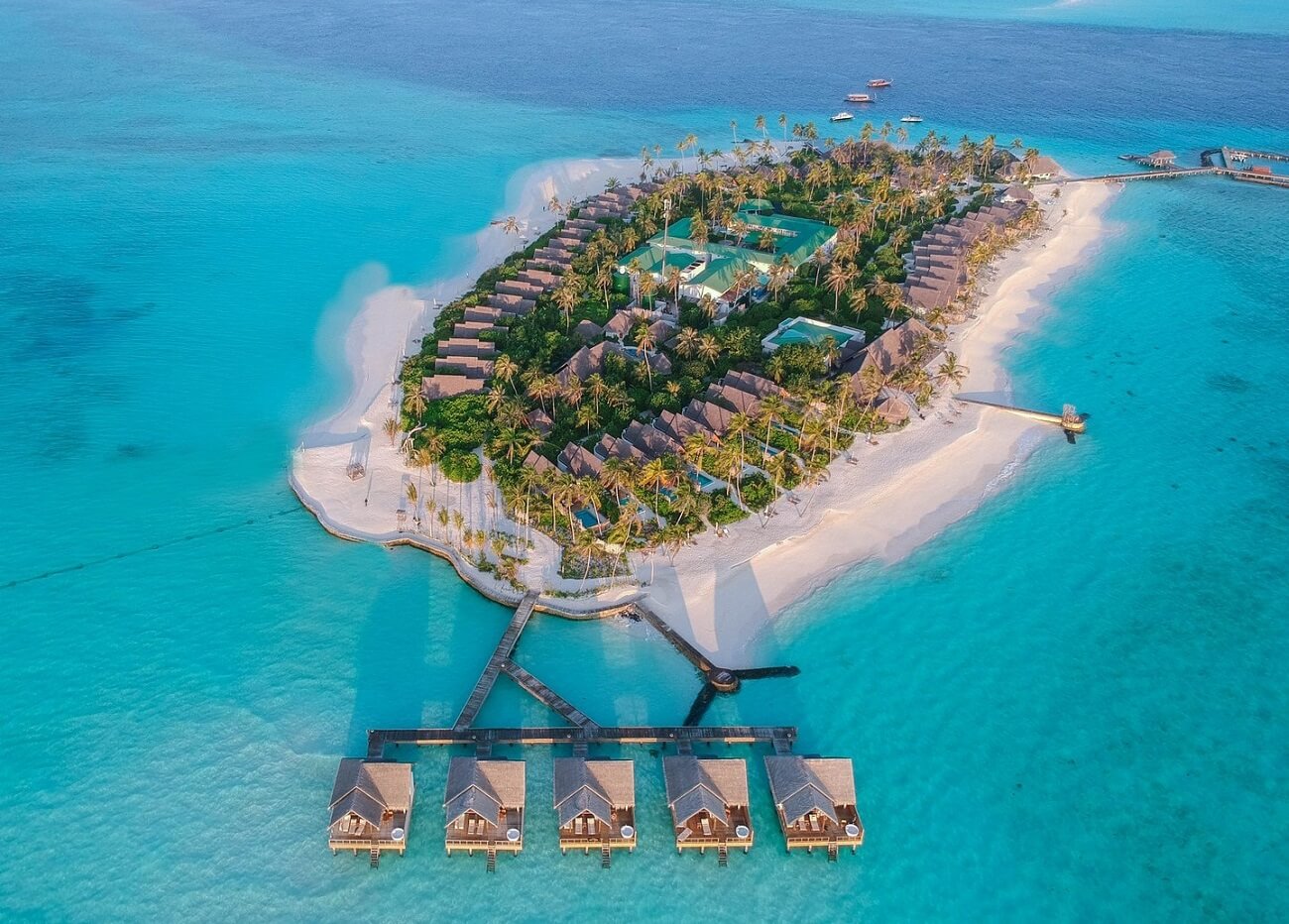 Hotels in Lhaviyani atoll in the Maldives: top 10