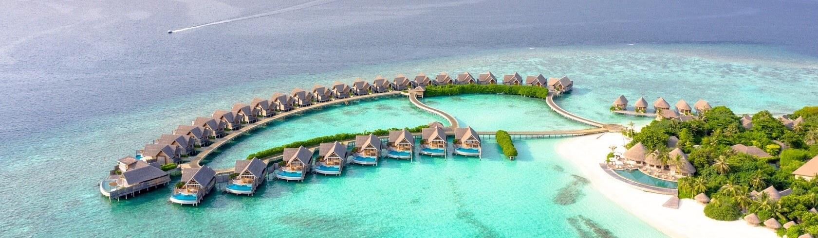 Que choisir aux Maldives : villa sur l'eau ou sur la plage
