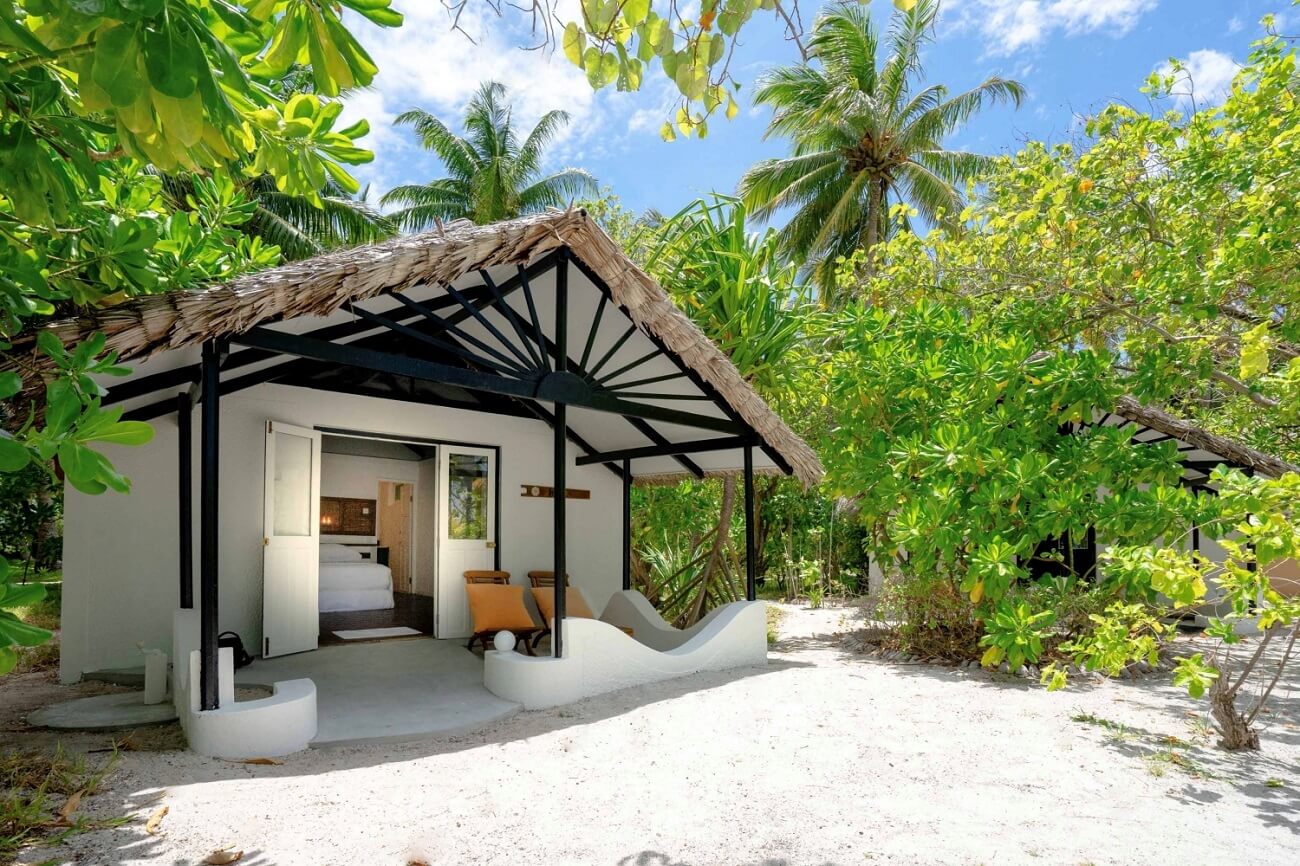 Отели без водных вилл на Мальдивах: 10 лучших