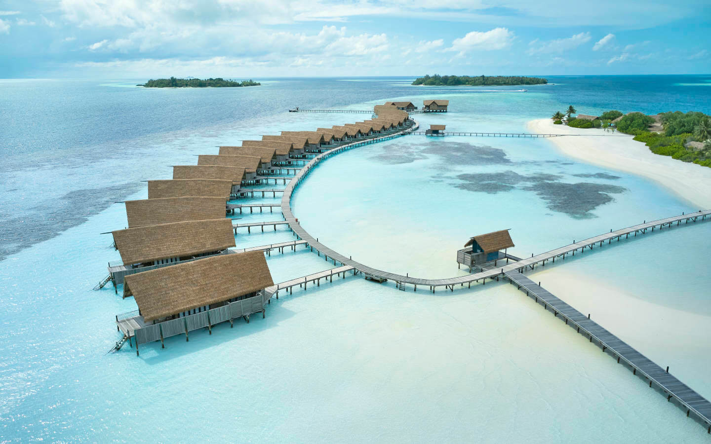 Отели Мальдив, где есть только водные виллы