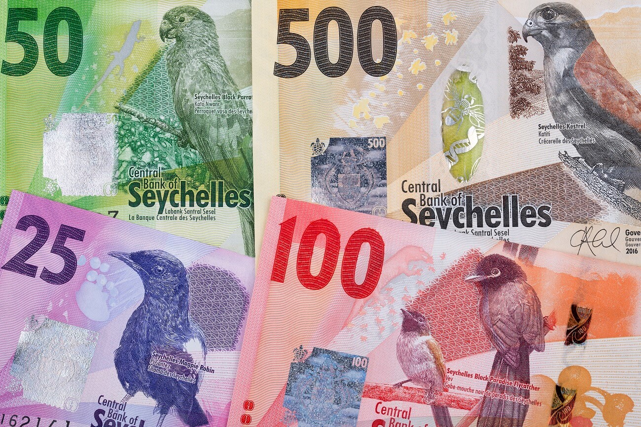 Деньги на Сейшелах: какую валюту брать на райские острова 