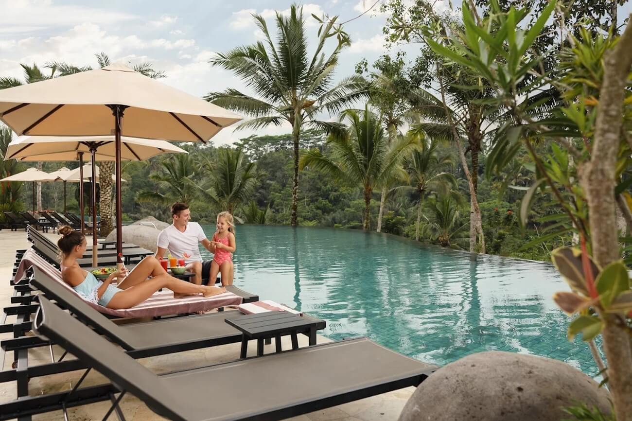 Kids-friendly hotels in Bali - free meals for children.
