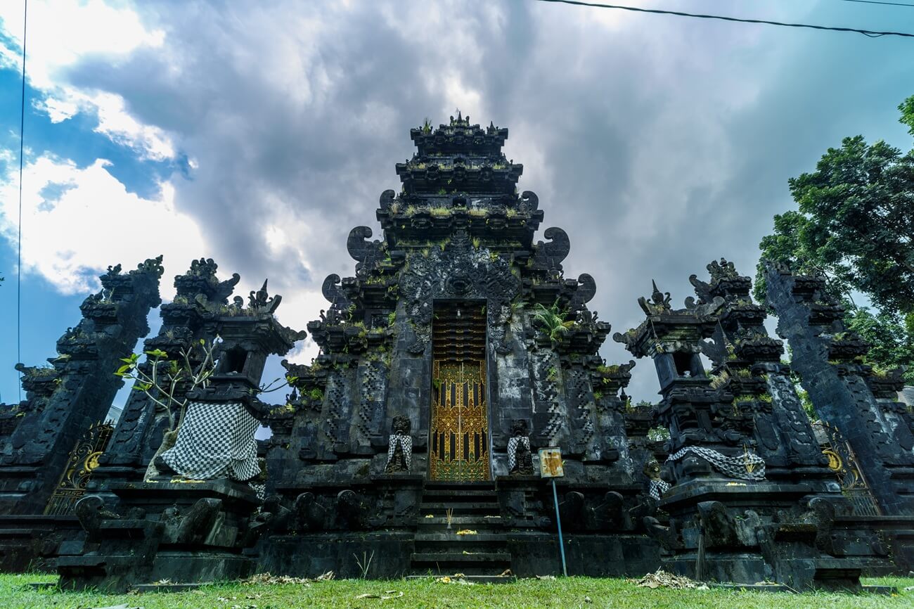 What to see in Legian, Bali: beach, hotels, and entertainment